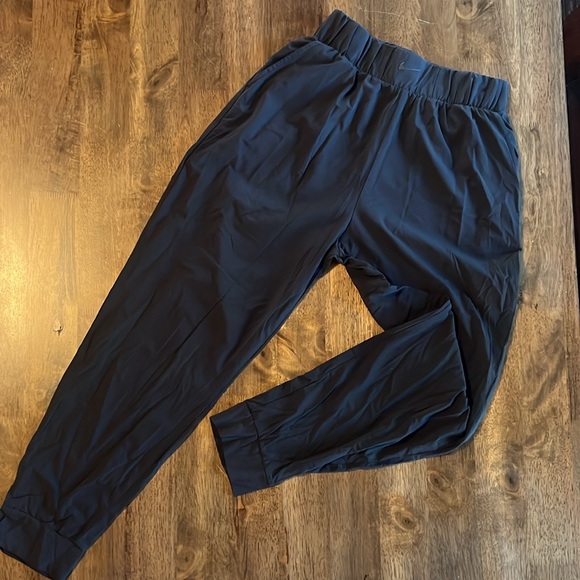 Women’s Nike Fitted Swish Joggers - Picture 1 of 2